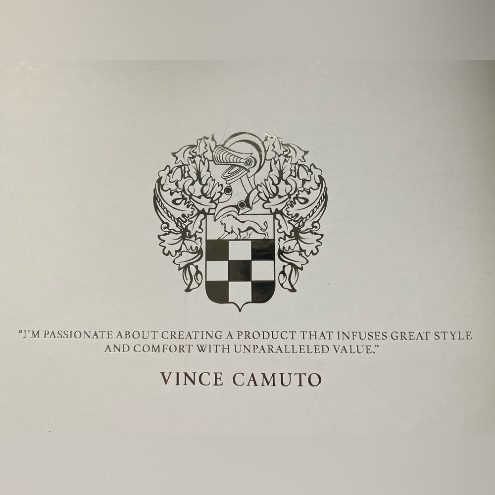 VINCE CAMUTO..WOMENS White Wedge Sandals with Gold Accents - Picture 15 of 15